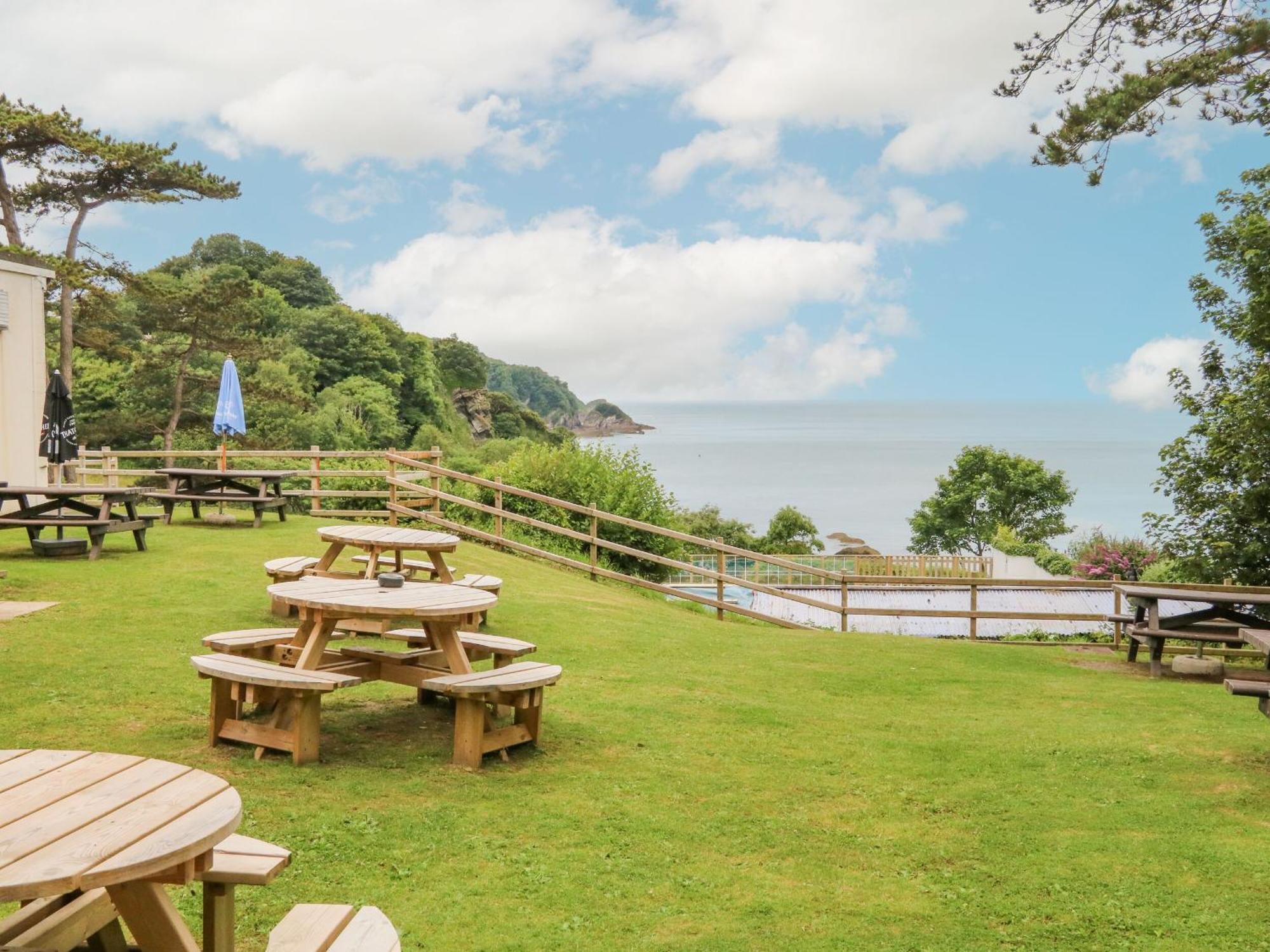 Villa Ochenta Combe Martin Exterior foto